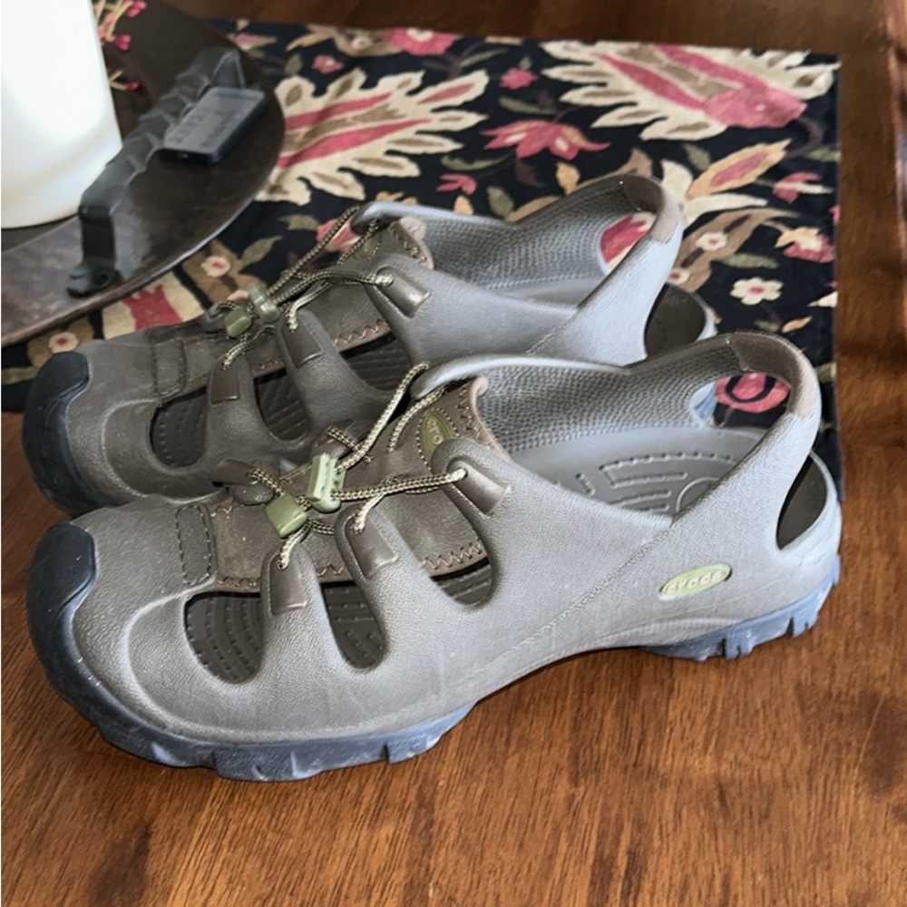 CROCS LIKE KEENS MENS 11